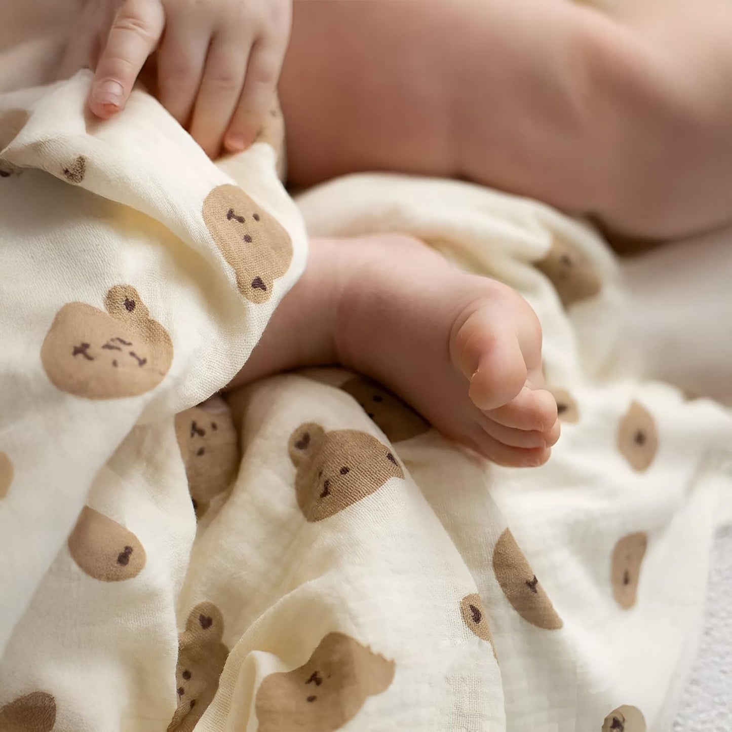 Tinitot Muslin Bubble Baby Blanket 6 Layer Cotton with Minky Dot, Ultra Soft Reversible Blanket, Breathable All Season Swaddle for Newborn 0–2 Years, 110x110 cm